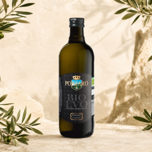 Oliwa Portaro BIO EVO biologico italiano na jasnym tle z liśćmi oliwnymi - Calabrisella