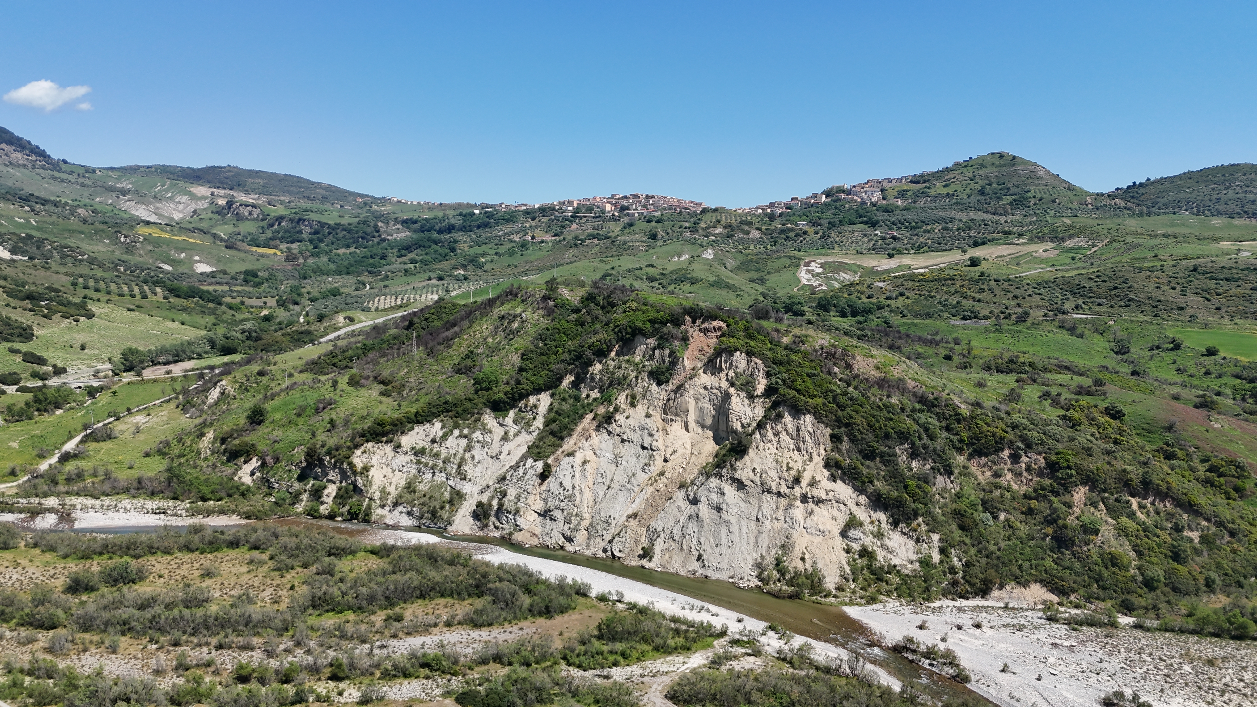Belvedere di Spinello — widok z drona na dolinę rzeki Lese w Kalabrii — fot. © Piotr Jawornik
