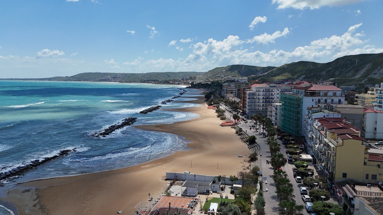 Crotone, vista dall'alto sul lungomare