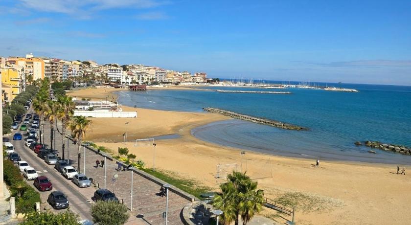 Crotone — widok na stare miasto i port nad Morzem Jońskim — fot. © Piotr Jawornik